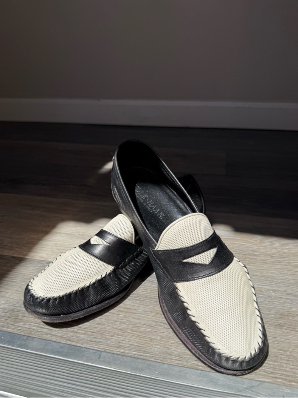 Vintage Cole Haan Two-Tone Black and Cream Women's Loafers Size 9